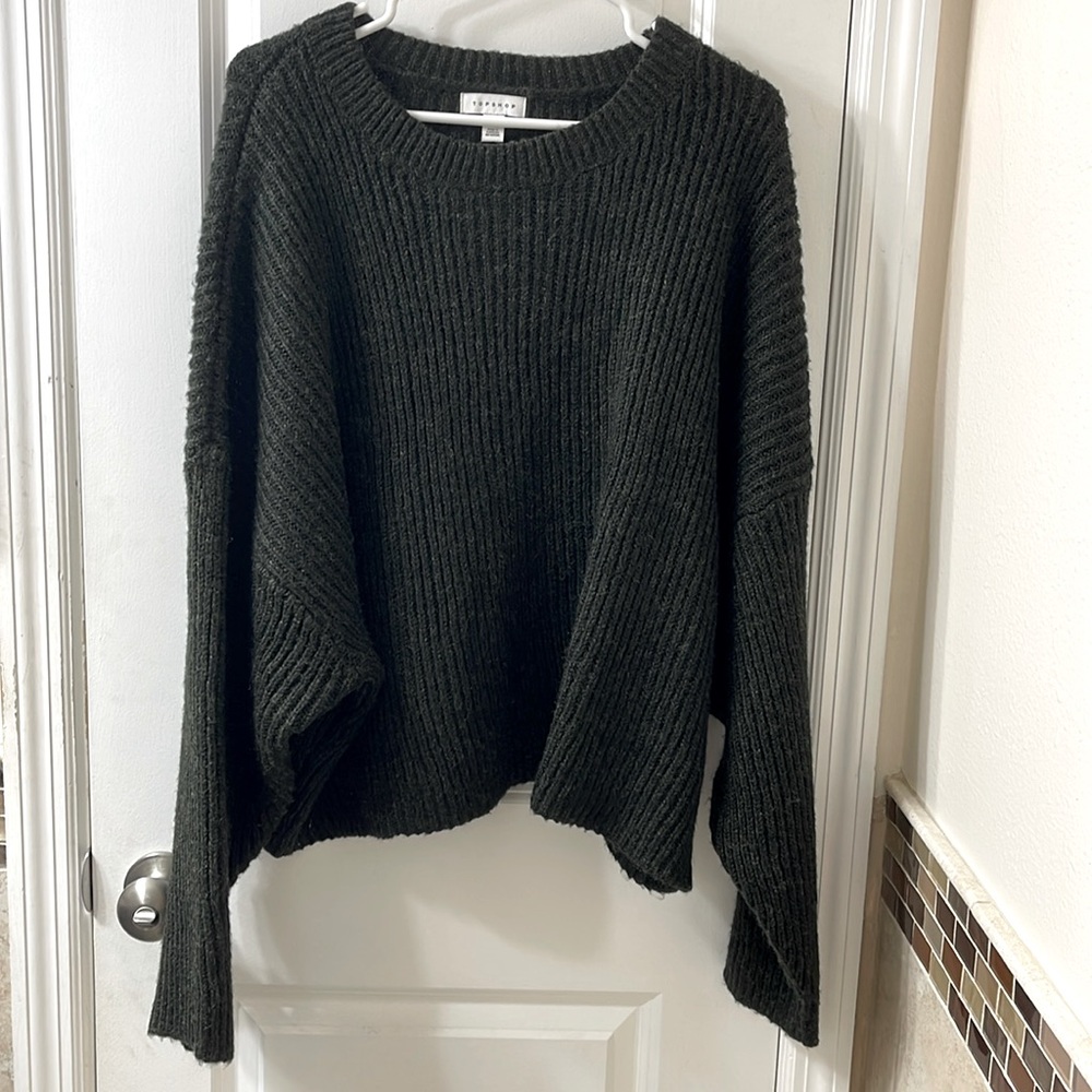 Oversized cropped Topshop sweater in a deep green with copper highlights. Size L